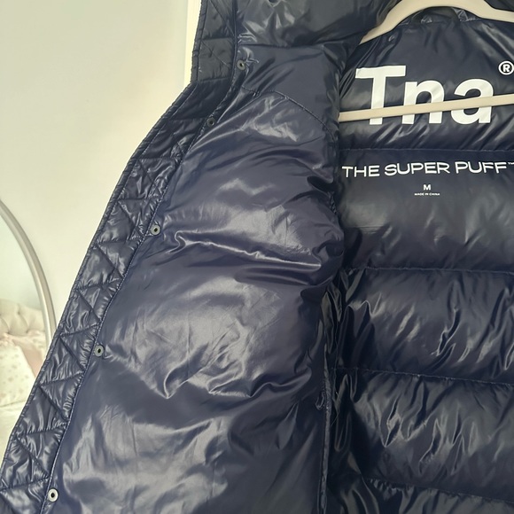 Aritzia Super Puff Jacket. Color Navy. Size medium - Picture 5 of 5